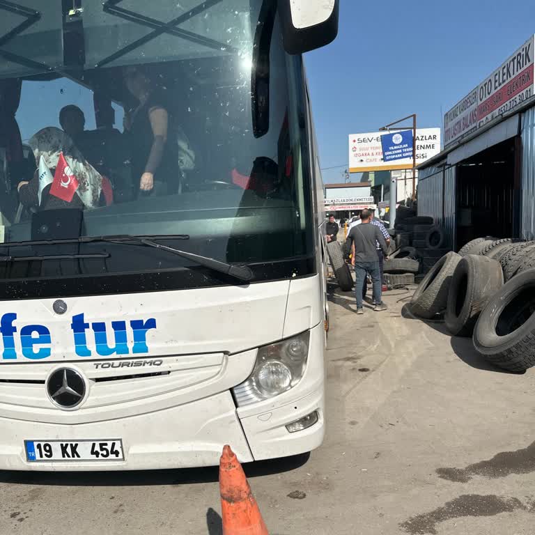 Efe Tur'da Güvenlik Ve Hizmet Sorunu: Havası İnmiş Lastikle Yolculuk Ve İkram Eksikliği