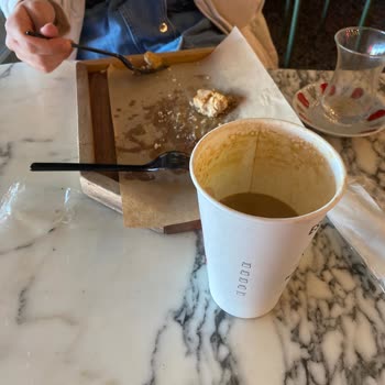 Espressolab Rumeli Hisarı Üst Katta Sigara Ve Temizlik Sorunu