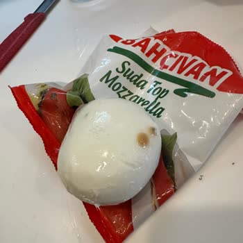 Migros'tan Aldığım Mozzarella Küflü Ve Bozuk Çıktı