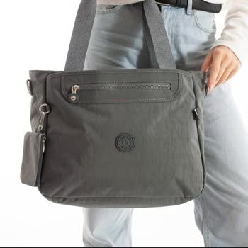 Çantanın Uzun Askısı Eksik Ve Firma İletişime Cevap Vermiyor