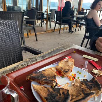 Yanık Pizza Ve İlgisiz Yetkili Deneyimi