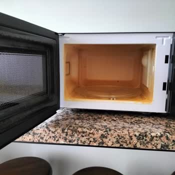 Mikrodalga Fırında Ekmek Yanıyor, Servis Kullanıcıyı Suçluyor