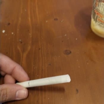 Kısa Mavi Lark Sigara Paketinde Boş Sigaralar Çıkıyor