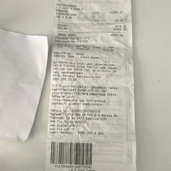 Adidas Ayakkabıda Yanlardan Baskı Ve Kalıp Hatası Mağaza Reddetti