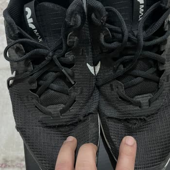 Orijinal Nike Ayakkabı 6 Ayda Deforme Oldu, Kullanıcı Hatası Denildi