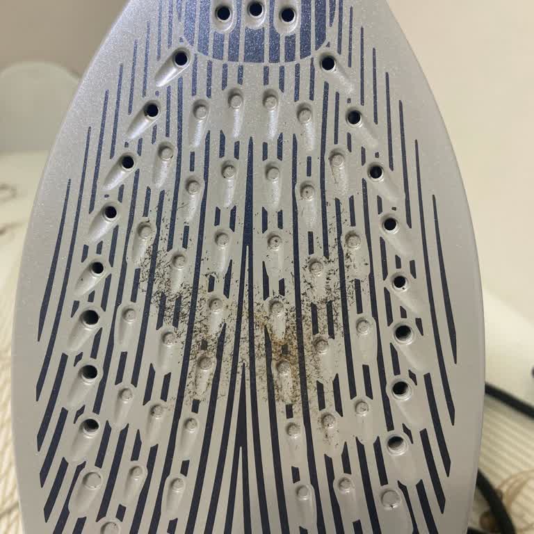 Yeni Aldığım Ütü Tabanı Sürekli Yapışıyor Ve Yanıyor, Çözüm Bekliyorum