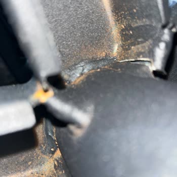Kısa Sürede Metal Ayakta Kırık Ve Paslanma Sorunu: Ürün Düz Durmuyor
