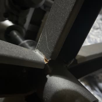 Kısa Sürede Metal Ayakta Kırık Ve Paslanma Sorunu: Ürün Düz Durmuyor