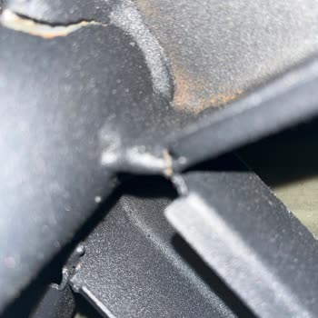 Kısa Sürede Metal Ayakta Kırık Ve Paslanma Sorunu: Ürün Düz Durmuyor