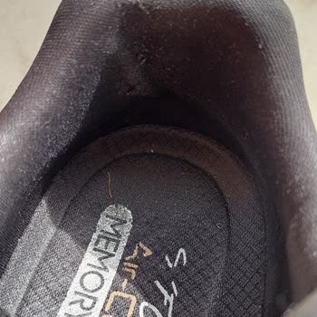 Skechers Refused to Help After My Shoes Wore Out in Just One Month of Use