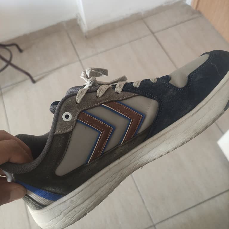 Hummel Ayakkabıda Kısa Sürede Koku Ve Hava Almama Sorunu