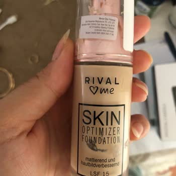 Kullandığım Fondöten Sonrası Yüzümde İrinli Sivilceler Oluştu