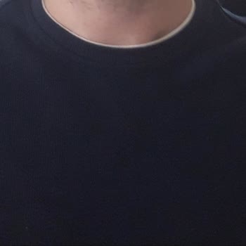 Aldığım Sweatshirtte Dikiş Hatası Ve Omuzda Potluk Sorunu