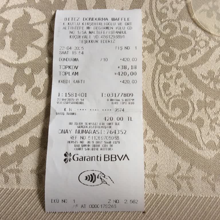 Buzlanmış Ve Lezzetsiz Dondurma Deneyimi, İlgisiz Personel