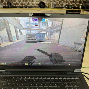 Monster Laptopta Oyun Sırasında Ekranda Sarı Çizgi Sorunu