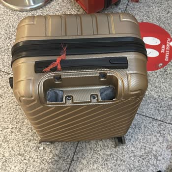 Ajet Uçuşlarında Sürekli Hasarlı Valiz Ve Yetersiz Çözüm