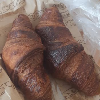 Yanık Kruvasanlar Ve Dikkatsiz Sipariş Hazırlama