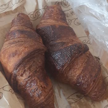 Yanık Kruvasanlar Ve Dikkatsiz Sipariş Hazırlama