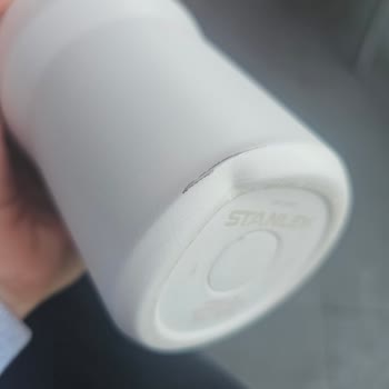 Stanley Termos Düşme Sonrası Zarar Gördü, Dayanıklılık Sözü Tutulmadı