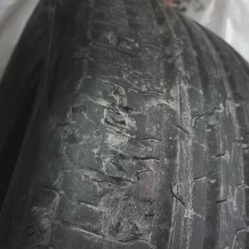 Kronik Lastik Sorunu: Farklı Bayiler Değişim Yaparken Benim Talebim Neden Reddedildi?