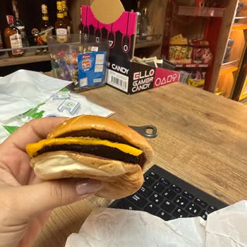 Burger King Yanık ve Beklentiyi Karşılamayan Burger İçin Çözüm Bekliyorum