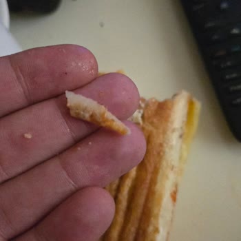 Tostun İçinden Çıkan Kemik Dişimi Kırdı!