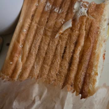 Tostun İçinden Çıkan Kemik Dişimi Kırdı!