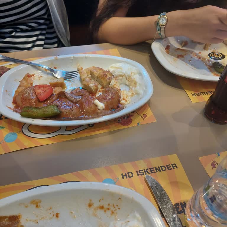 Soğuk Yemekler Ve Yetersiz Garson Hizmeti