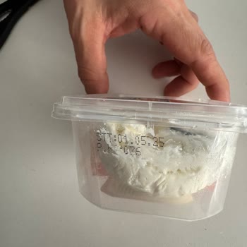 Sek Süt Rulo Kaymak Açıldıktan Bir Gün Sonra Küflendi