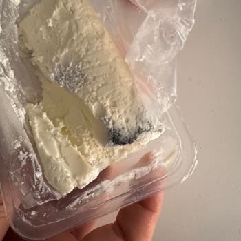 Sek Süt Rulo Kaymak Açıldıktan Bir Gün Sonra Küflendi