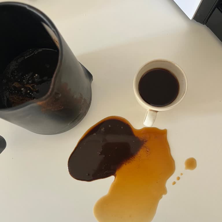 Kullanışsız Tasarım Nedeniyle Zaman Kaybettiren Kahve Makinesi