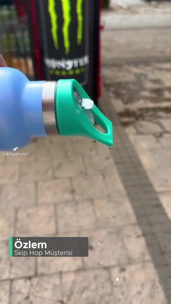 Skip Hop Çelik Termosun Su Akıtması videonun kapak resmi