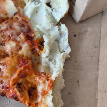 Pizzada Boya Ve Şube Personelinden Suçlayıcı Tavır!