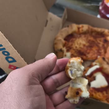 Pizzada Boya Ve Şube Personelinden Suçlayıcı Tavır!