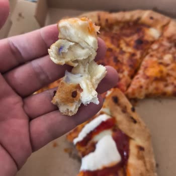 Pizzada Boya Ve Şube Personelinden Suçlayıcı Tavır!