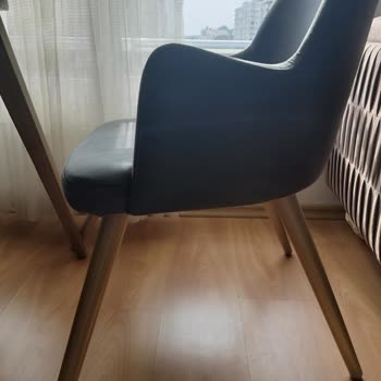 Yemek Masası Sandalyelerinde Ayak Gevşemesi Sorunu