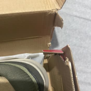 Sipariş Edilen Ayakkabı Hasarlı Ve Geç Teslim Edildi