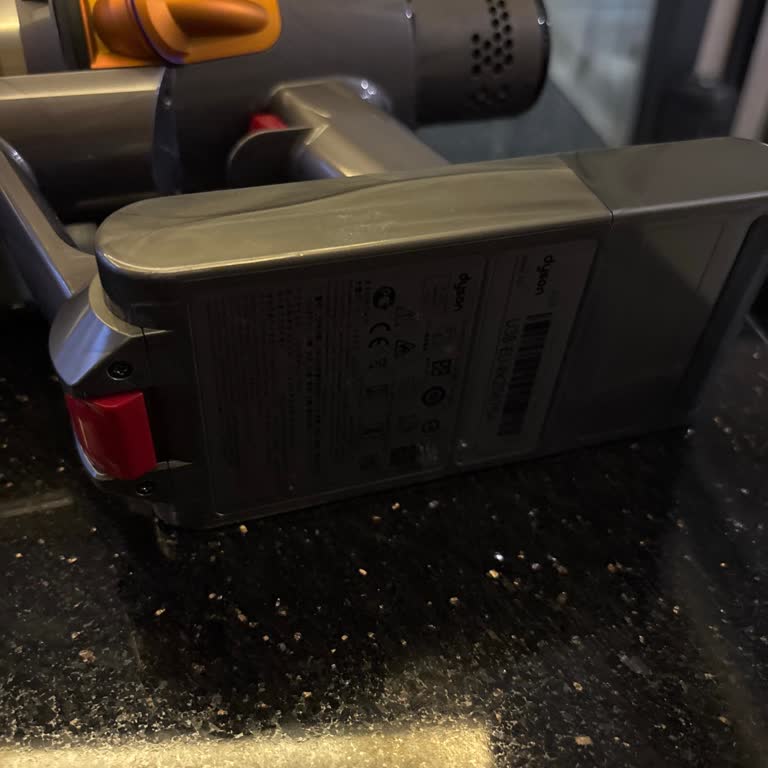 Pahalı Dyson Süpürgenin Bataryası Kısa Sürede Tükendi, Mağdurum