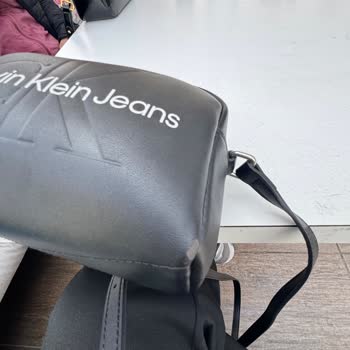 Boyner Calvin Klein Çantanın Kısa Sürede Derisinin Soyulması Normal Mi
