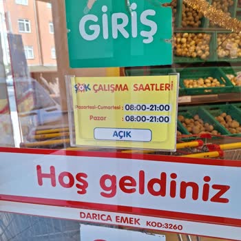 Kasiyerin Saygısız Davranışı Ve Ürünlere Dikkatsiz Yaklaşımı