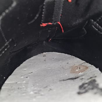 Ayakkabının Tabanından Çıkan Çiviler Ayağımı Yaraladı