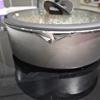 Tefal Titanyum Tencerede Erken Soyulma Ve Boya Kalkması Sorunu