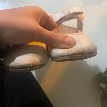 Bir Günde Yırtılan Çocuk Ayakkabısına İnanamadım