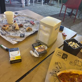 Dominos Çeşme Marina Şubesinde Temizlik Sorunu Ve Kötü Koku