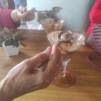 Liva Pastanesi'nde Dondurma Servisinde Büyük Hayal Kırıklığı