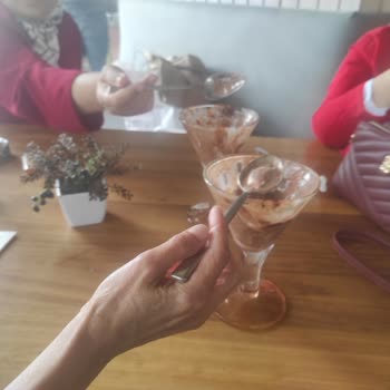 Liva Pastanesi'nde Dondurma Servisinde Büyük Hayal Kırıklığı