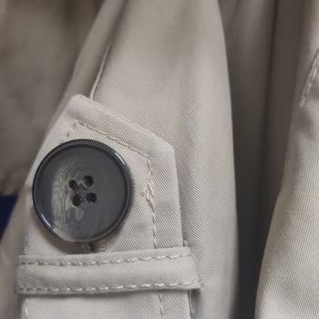 Pull And Bear'dan Aldığım Trençkotta Leke Ve Dikiş Hatası Mağduriyetim Giderilmedi!