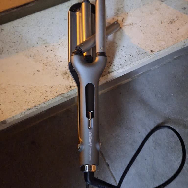 İkinci Kullanımda Saç Şekillendirici Eridi Ve Saçımı Kopardı