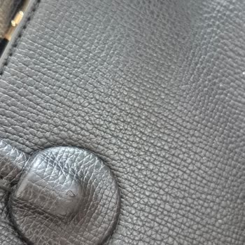 Pahalı Matthew Cox Çantanın Kısa Sürede Derisinin Kalkması Hayal Kırıklığı Yarattı