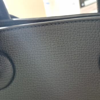 Pahalı Matthew Cox Çantanın Kısa Sürede Derisinin Kalkması Hayal Kırıklığı Yarattı